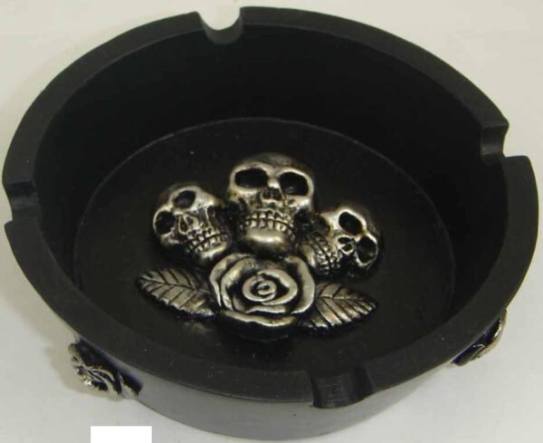 POLY ASHTRAY 4 SKULL