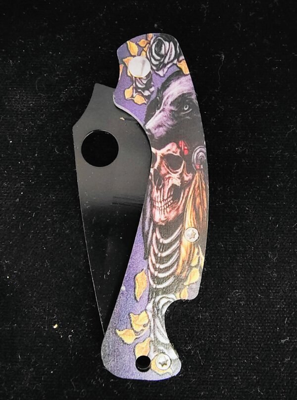 6.5-inch knife with a sharp stainless steel blade, available in two assorted colors, perfect for everyday carry and outdoor use